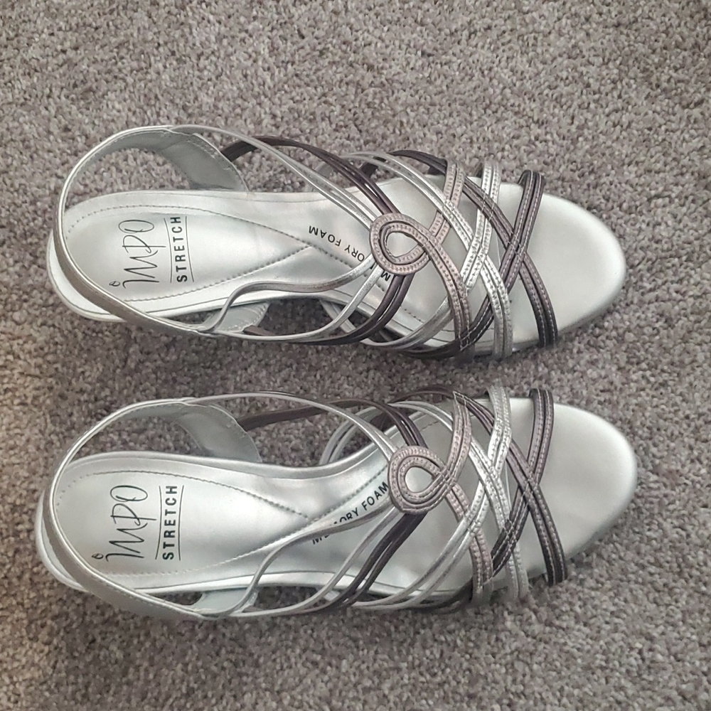 Silver/grey 1" heels